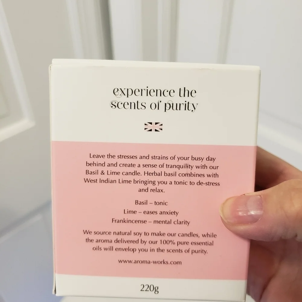 NIB AromaWorks Basil & Lime Soy Wax Candle, 220g